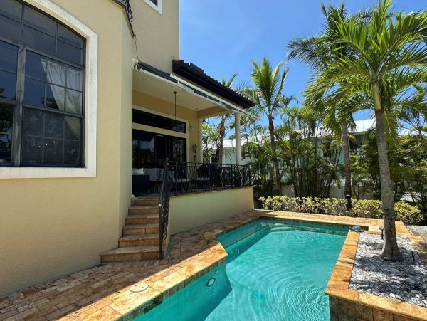 Luxury Four Bedroom Vacation Rental on Longboat Key Sleeps 8